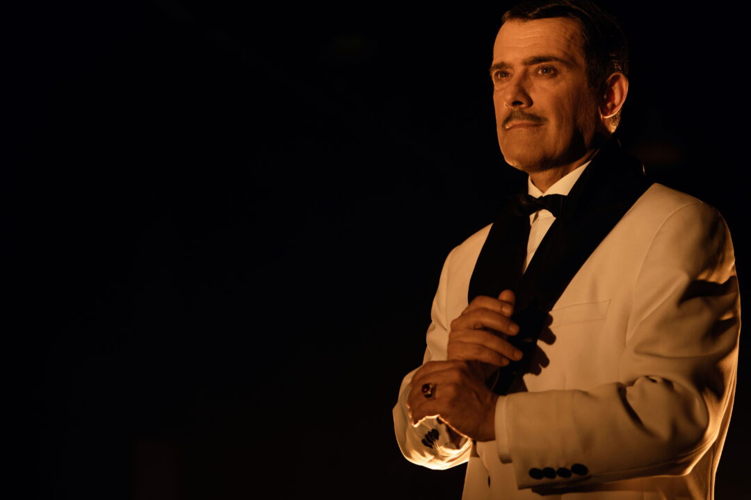MANOLIS